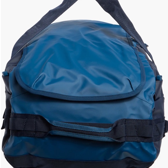 THULE Chasm 70-Liter Convertible Duffle Bag - Picture 3 of 5